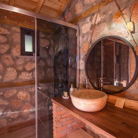 Hotel Prima Donna - Couples Only *